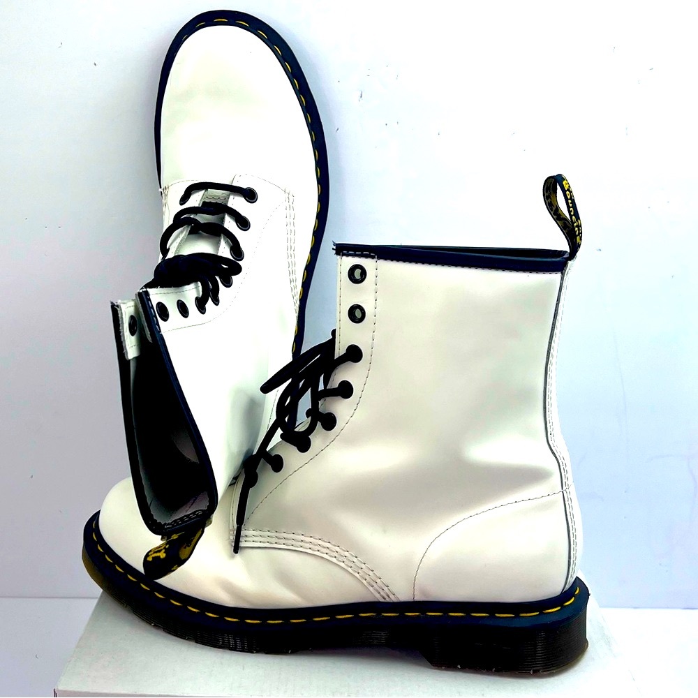 DR MARTEN PASCAL LACEUP ARMY STYLE BOOTS, UPPER LEATHER AIR WAIR SOLE, SIZE 11
